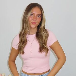 Le lis Pink Fitted tee